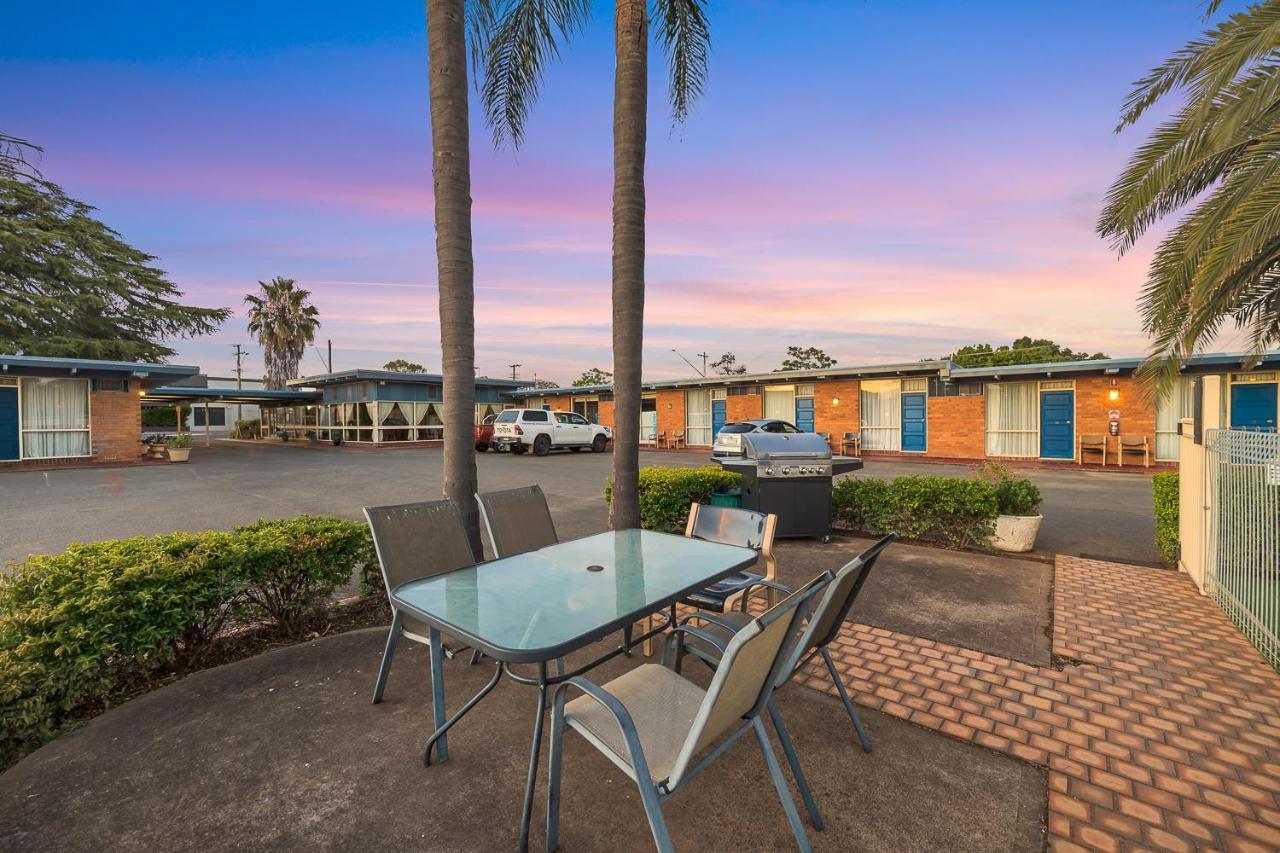 Plainsman Motel Forbes Esterno foto