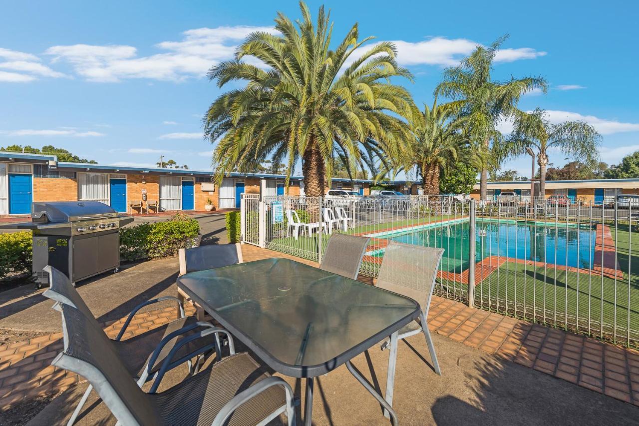 Plainsman Motel Forbes Esterno foto