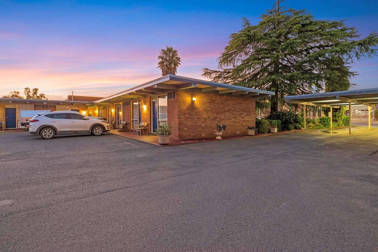 Plainsman Motel Forbes Esterno foto