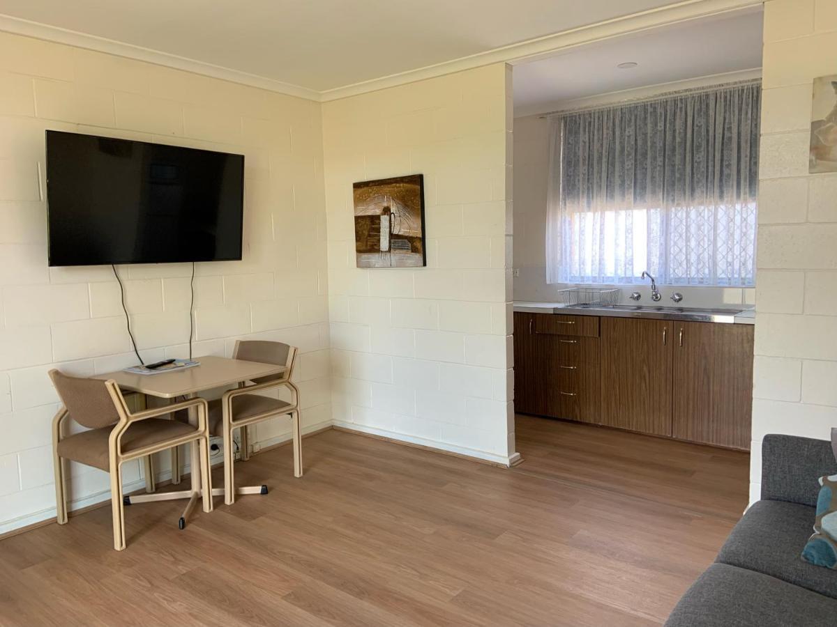 Plainsman Motel Forbes Esterno foto